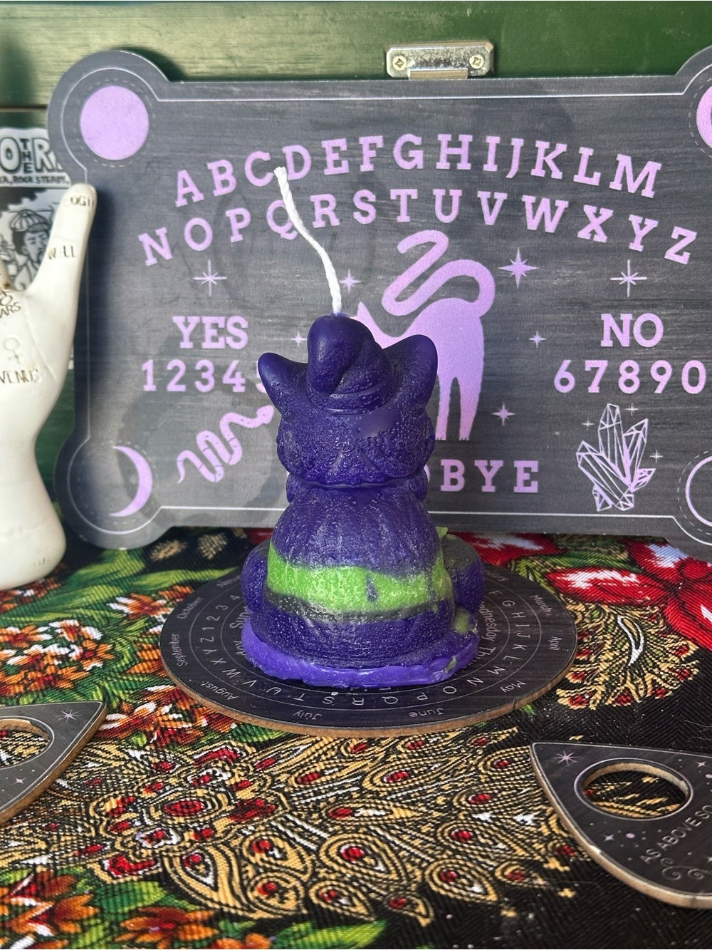 Midnight Familiar Witch Cat Candle – Purple & Green Halloween Cat - Picture 8 of 8